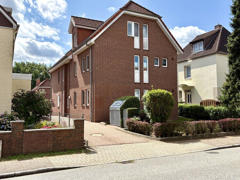 Bad Schwartau - Vermietete Eigentumswohnung in zentraler Lage - 2 Zimmer, Balkon + Stellplatz